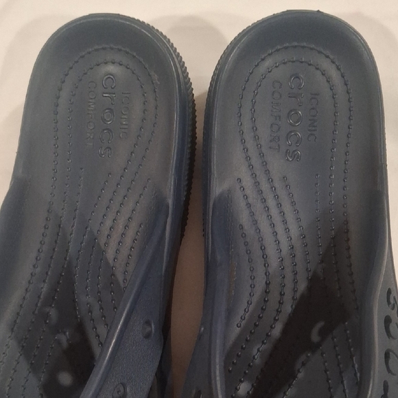 CROCS Unisex  Dark Blue Flip Flops Size M-10 W-12 - Picture 5 of 10